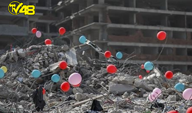 En acı veda... Depremde hayatını kaybeden öğrenciler balonlarla anıldı