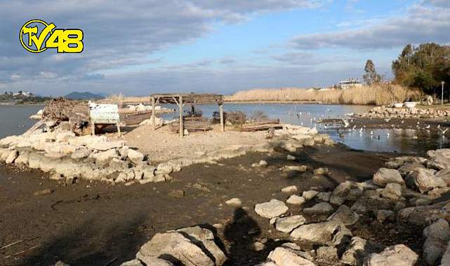 Fethiye&#039;de deniz suyu metrelerce çekildi