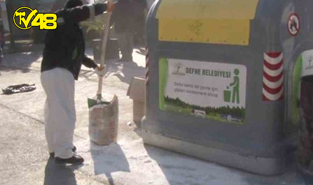 HATAY&#039;DA BULAŞICI HASTALIK RİSKİNE KARŞI DEZENFEKSİYON VE KİREÇLEME