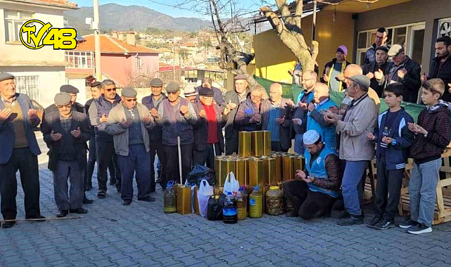 Kendi ürettikleri zeytinyağlarını depremzedelere gönderdiler