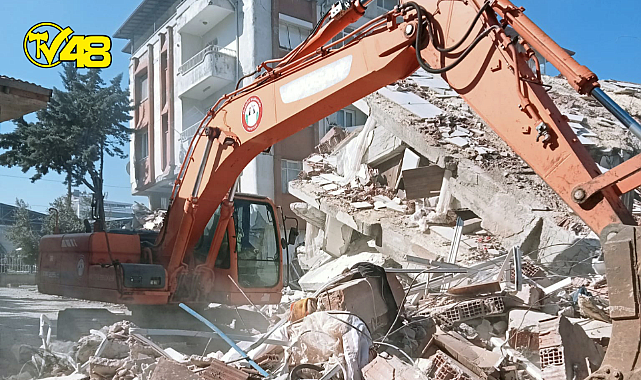 MENTEŞE BELEDİYE EKİPLERİ AFET BÖLGESİNDE ÇALIŞMALARA BAŞLADI