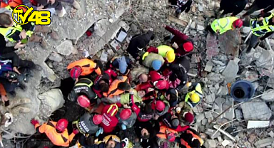 Son Dakika: Antakya'da depremin 182'nci saatinde 13 yaşındaki Kaan enkazdan sağ çıkarıldı