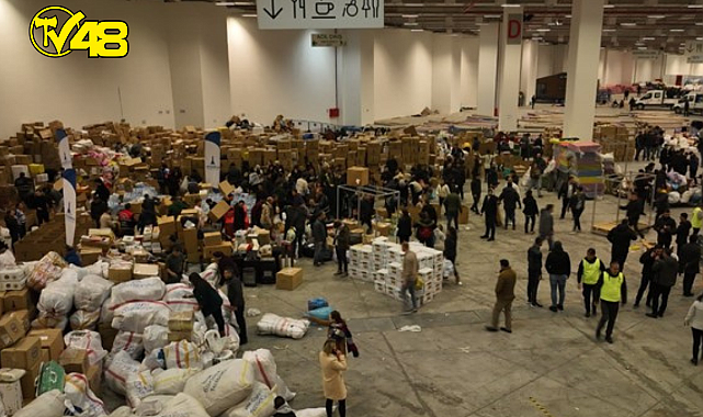 İzmir büyükşehir belediyesinin Fuar&#039;da oluşturduğu yardım toplama merkezi, olağanüstü bir katılım var