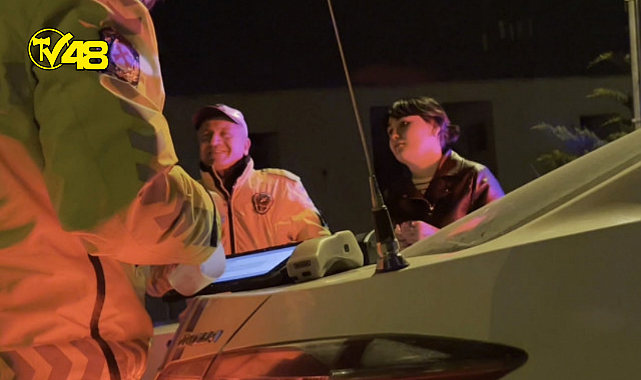 Polisin çevirdiği araçtaki kadından ilginç istek: Mesut komiserimi istiyorum