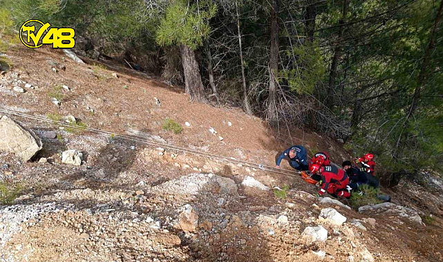 Seydikemer&#039;de kamyonet uçuruma uçtu: 1 yaralı