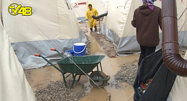 Adıyaman'da gece saatlerinde başlayan yağmur yağışı, yolları ve çadırların su basmasına neden oldu 1 ölü 3 kişi kayıp!