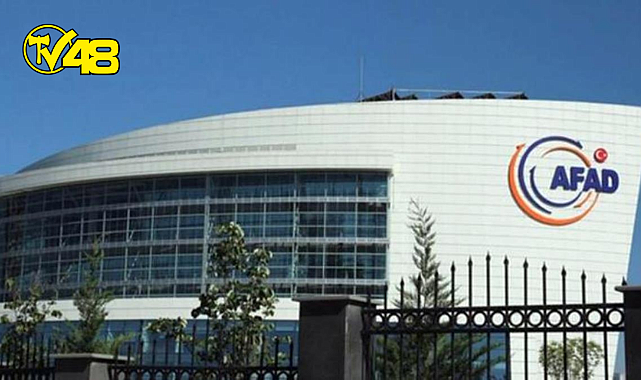 AFAD&#039;a ait binadan alevler yükseldi! Evraklardan bazıları zarar gördü