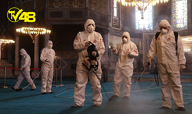 Ayasofya Camii Ramazan ayı öncesi gül suyu ile yıkandı