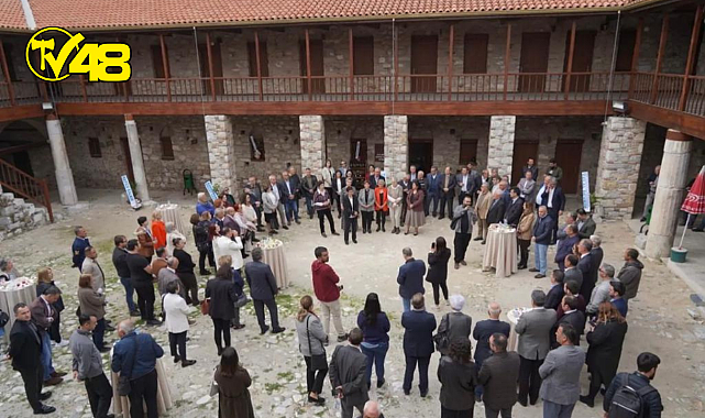 Çöllüoğlu Hanı&#039;nda bulunan dükkanda S.S. Milas Anatolie Kadın Girişimci Üretim ve İşletme Kooperatifi işletmesinin açılışı gerçekleştirildi.