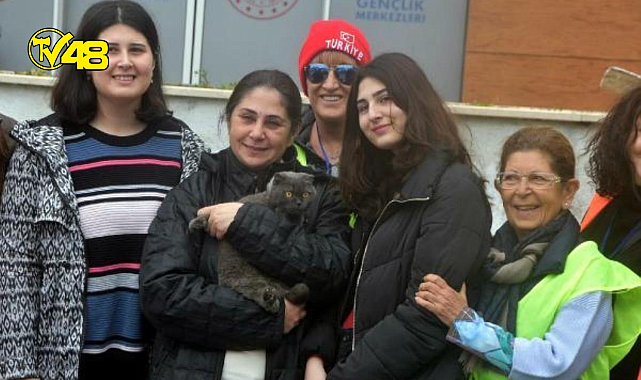 Deprem sonrası kaybettikleri kedileri &#039;Tarçın&#039;a 29&#039;uncu günde kavuştular