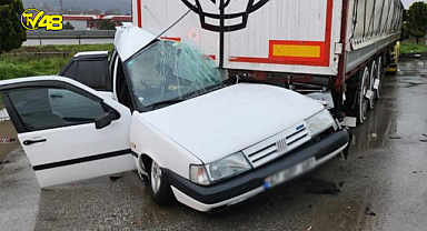 Düzce'de dehşet veren kaza! Su birikintisine dalan araç tırın altına girdi