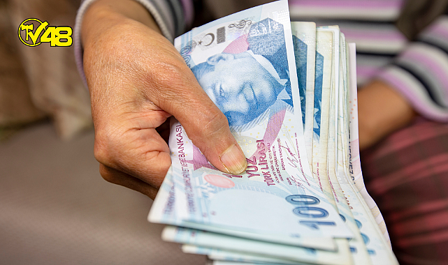 Emekli maaşları zamlanırken, gözler bayram ikramiyelerine çevrildi! İşte masadaki formüle göre artış miktarı