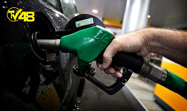 Gece yarısından itibaren motorine 81 kuruşluk zam geliyor