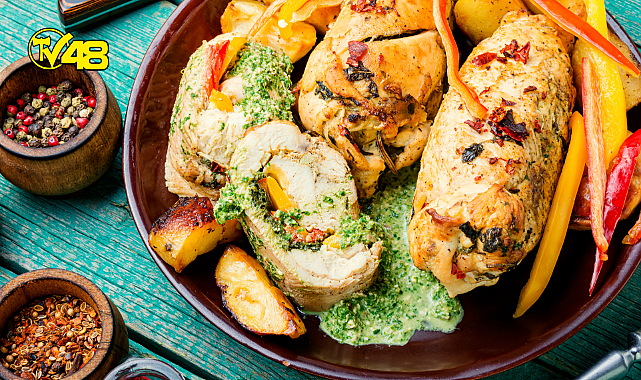 Ispanak ve tavuğun harika bir ikili olduğunu biliyor muydunuz? İşte lezzetli bir ıspanaklı tavuk dolması tarifi...