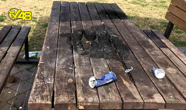Köyceğiz&#039;de bir parkta bulunan ahşap masa kimliği belirsiz kişi yada kişiler tarafından yakıldı