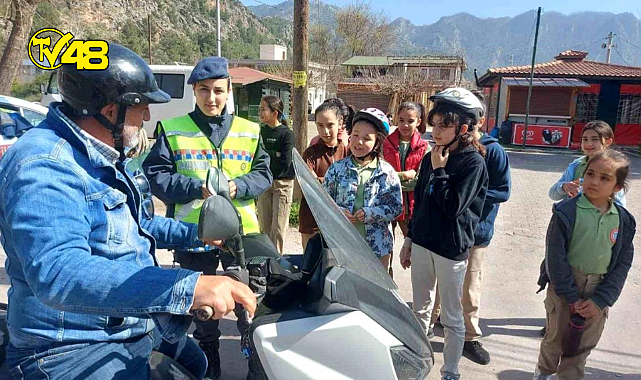 Marmaris&#039;te Jandarma öğrencilere kask eğitimi verdi