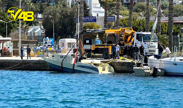 Motoryat fırtınada battı