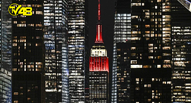 New York'ta Empire State binası, depremzedeler için kırmızı beyaz renklerle ışıklandırıldı