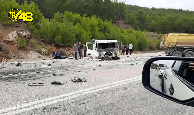 SEYDİKEMER&#039;DE KAMYONLAR ÇARPIŞTI: 1 KİŞİ YARALI