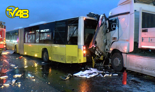 Tuzla&#039;da tır, yol bakım aracı ve İETT otobüsüne çarptı: 2 kişi öldü, 2 kişi yaralı