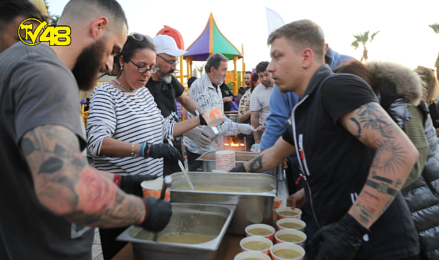 YUNANLI AŞÇILARDAN KUMBAHÇE&#039;DE İFTAR YEMEĞİ