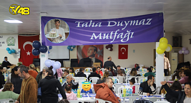 Şarkıcı Derya Uluğ, depremde hayatını kaybeden Taha Duymaz için iftar yemeği verdi