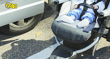 BABASININ TEK İSTEĞİ OTOMOBİLE OTURTMAKTI! PUSETTEN DÜŞEN BEBEK YAŞAMINI YİTİRDİ