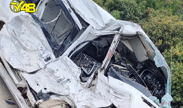 BODRUM&#039;DA KAMYON İLE KAPALI KAMYONET ÇARPIŞTI 1 ÖLÜ