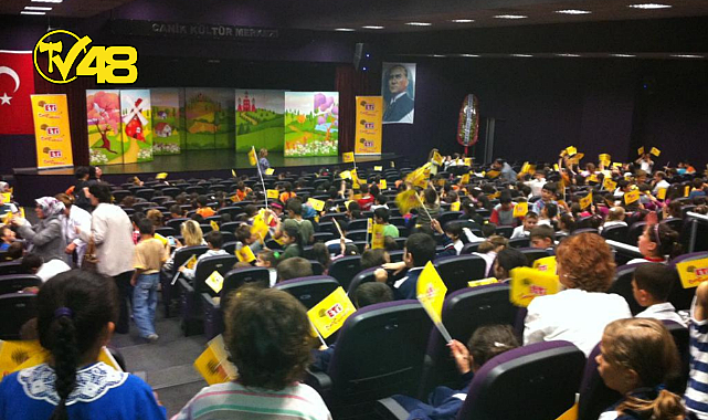 ÇOCUK TİYATROSU, 23 NİSAN&#039;DA DEPREM BÖLGESİNDE ÇOCUKLAR İLE BULUŞUYOR