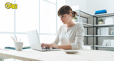 DİRSEKLERİNİ MASAYA DAYAYARAK ÇALIŞANLAR DİKKAT!