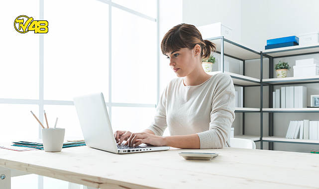 DİRSEKLERİNİ MASAYA DAYAYARAK ÇALIŞANLAR DİKKAT!