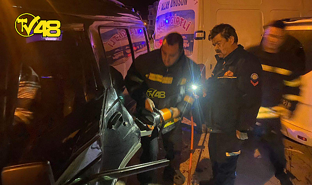 GÜLLÜK&#039;TE ARAÇ KONTROLÜNÜ KAYBEDEN ŞOFÖR, PARK HALİNDEKİ ARAÇLARA ÇARPTI!