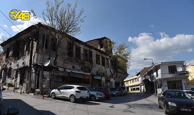 HADİ ESKİŞAR KONAĞI&#039;NIN KORUMA PROJELERİ İHALESİ İMZA TÖRENİ YAPILDI