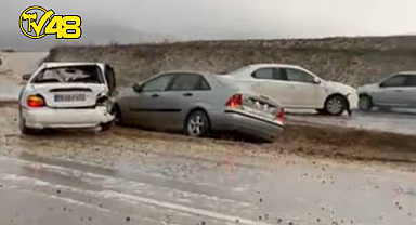 ISLAK ZEMİNDE ARAÇLAR HIZINI ALAMADI! ZİNCİRLEME KAZADA 12 KİŞİ YARALANDI