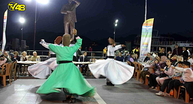 MARMARİSLİLER İFTARDA ATATÜRK MEYDANI'INDA BULUŞTU