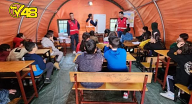 MİLLİ EĞİTİM BAKANI AÇIKLADI: DEPREM BÖLGESİNDE SINIFTA KALMA KALDIRILDI