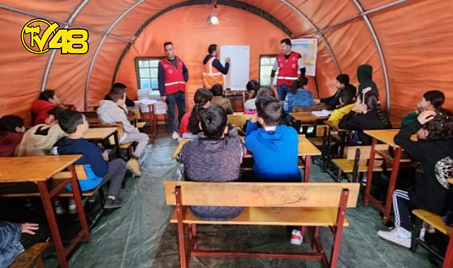 MİLLİ EĞİTİM BAKANI AÇIKLADI: DEPREM BÖLGESİNDE SINIFTA KALMA KALDIRILDI