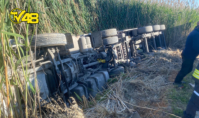 YAŞYER OVASINDA KAMYONET DEREYE UÇTU: 1 YARALI