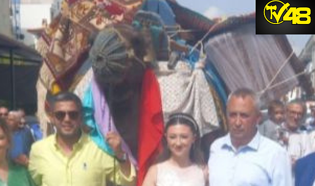 300 YILLIK GELENEK DEVAM ETTİ GELİNİN ÇEYİZLERİ BODRUM&#039;DAN YATAĞAN&#039;A DEVE SIRTINDA  TAŞINDI