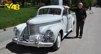 TÜRKİYE'DE 4 TANE OLAN 73 YILLIK KLASİK ARACI HURDA HALDEN YOLLARA DÖNDÜRDÜ