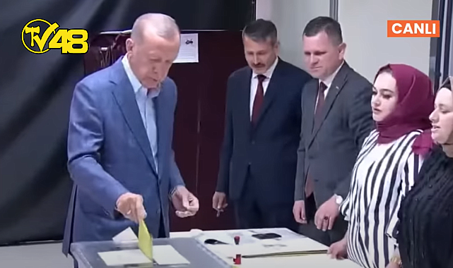 CUMHURBAŞKANI ERDOĞAN, İSTANBUL ÜSKÜDAR&#039;DA SAFFET ÇEBİ ORTAOKULU&#039;NDA 2.TUR İÇİN OYUNU KULLANDI