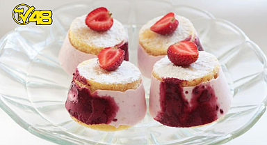 EVDE YAPABİLECEĞİNİZ LEZZETLİ VE SERİNLETİCİ BİR TARİF: ORMAN MEYVELİ DONDURMALI PASTA TARİFİ