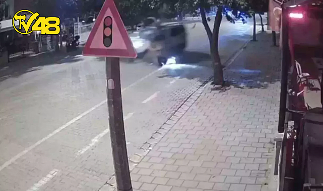 FETHİYE&#039;DE KAMYONETİN MOTOSİKLETE ÇARPMASI SONUCU 2 KİŞİ YARALANDI!