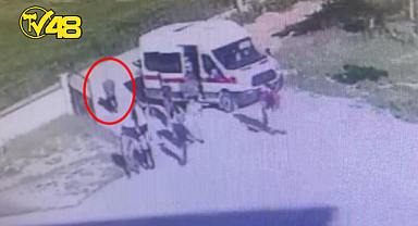 ÖĞRENCİLERİN GÖZLERİ ÖNÜNDE YAŞLI ADAM SERVİSİN ALTINDA KALARAK CAN VERDİ!