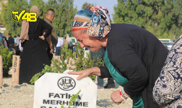 DEPREMZEDELERİN DEPREM MEZARLIĞINA İLK BAYRAM ZİYARETİ