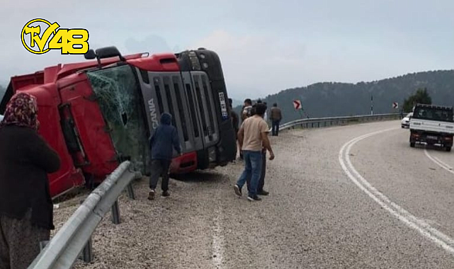 DOMATES YÜKLÜ KAMYONUN ALTINDA KALARAK CAN VERDİ