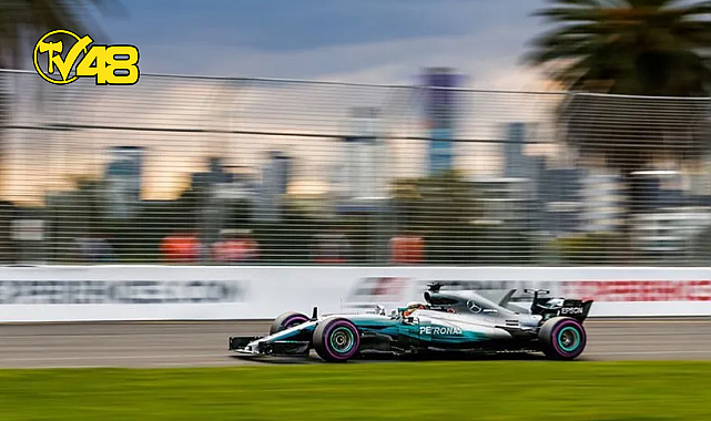 FELİCİTY JONES BAŞROLDE: FORMULA 1 DİZİSİ GELİYOR