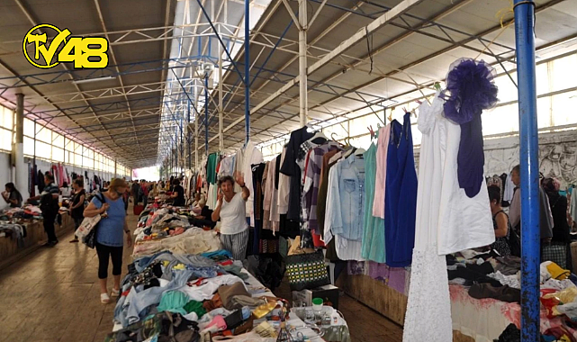 FETHİYE&#039;DE VETERİNER TEKNİKERİ VE EMEKLİ ÖĞRETMEN SOKAK HAYVANLARINA YARDIM EDİYOR