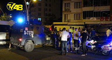 KONTROLDEN ÇIKAN 2 OTOMOBİL MARKETE DALDI: 1 ÖLÜ, 5 YARALI