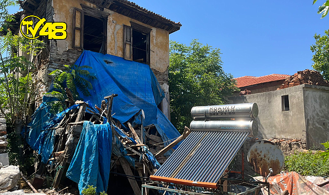 MİLAS&#039;IN EN ESKİ EVLERİNDEN BİRİSİ YIKILDI